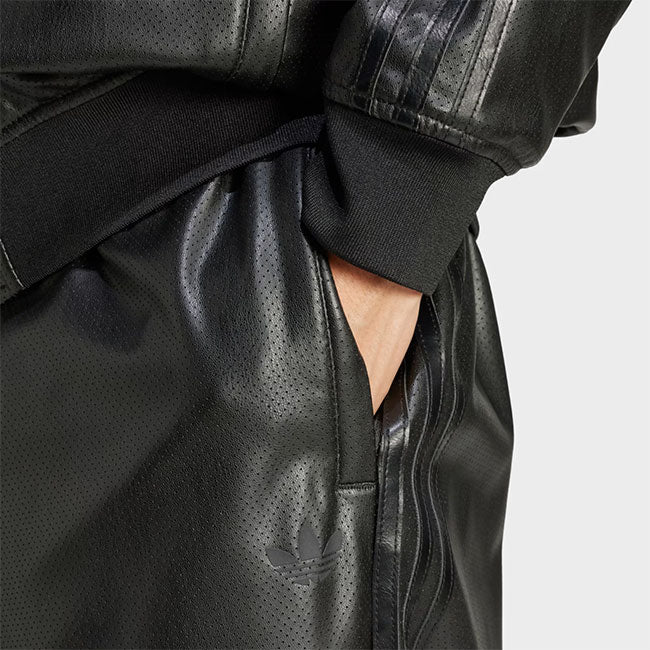 adidas originals アディダスオリジナルス フェイクレザー プレミアム トラックパンツ JC8218 黒 ブラック ジャージ メンズ