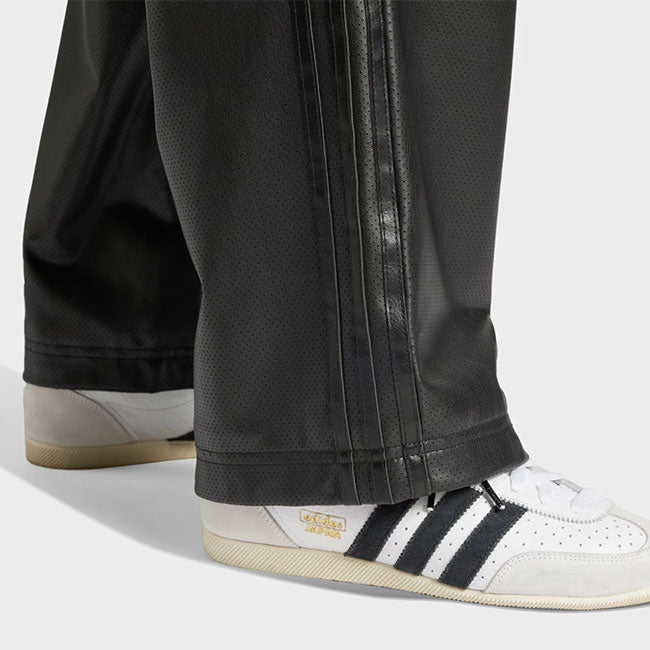 adidas originals アディダスオリジナルス フェイクレザー プレミアム トラックパンツ JC8218 黒 ブラック ジャージ メンズ