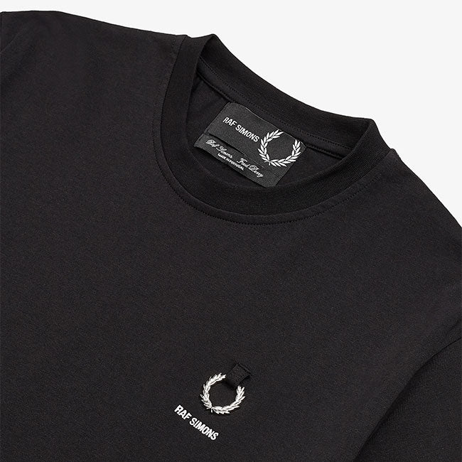 Fred Perry by RAF SIMONS フレッドペリー ラフシモンズ ロゴTシャツ SM7059 (メンズ レディース)